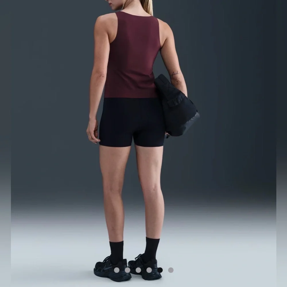 NWOT Nike Form Stealth Evaporation Technology Tank Top in Burgandy Sz XS